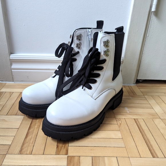 L'intervalle White Boots - Picture 2 of 8